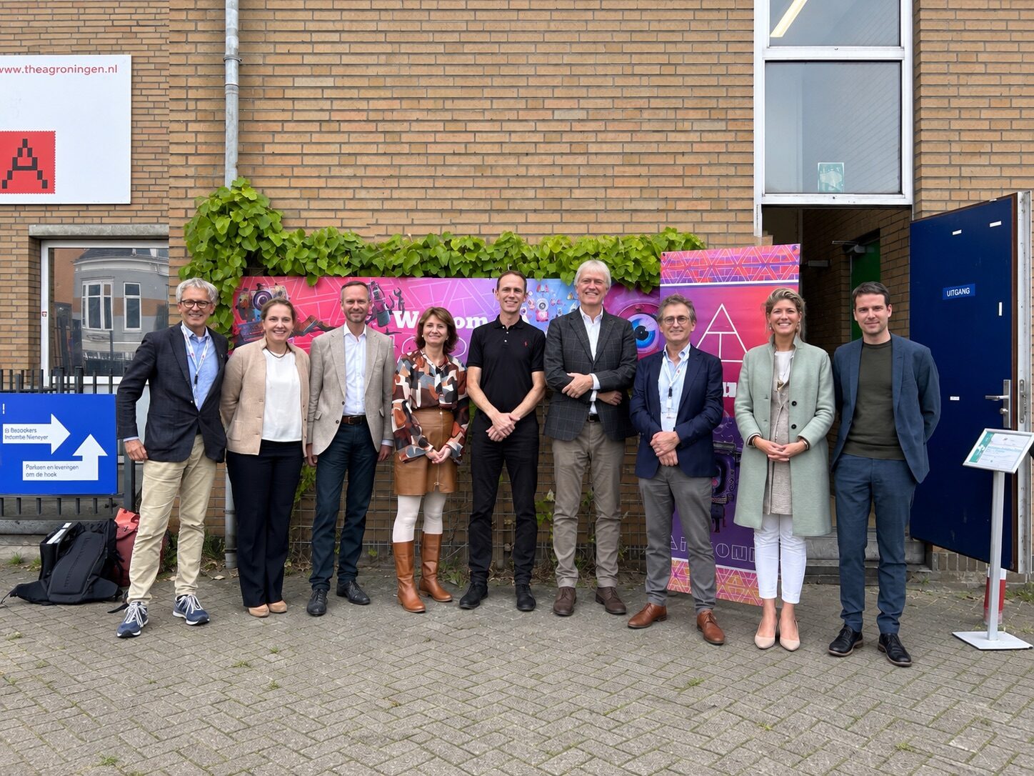 Peter Wennink and hosts at Lutje aiLand