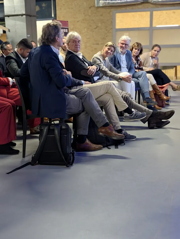 Guests in conversation at Lutje aiLand
